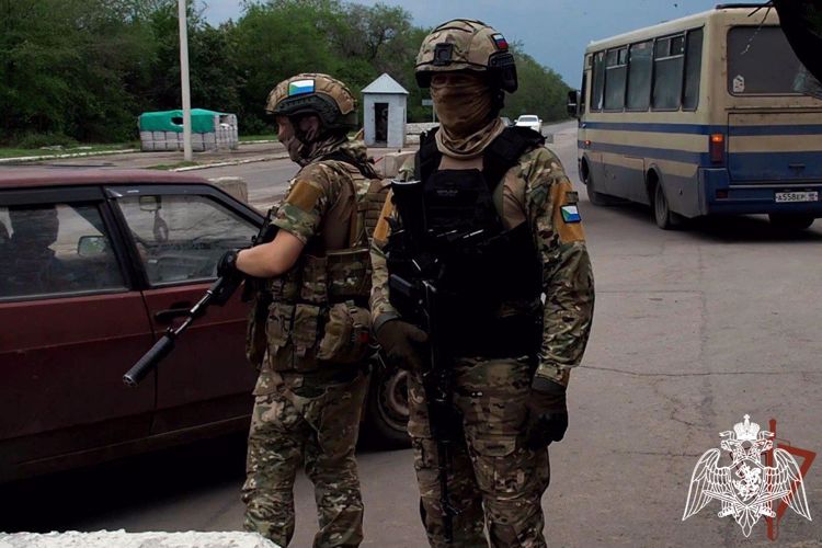 РОСГВАРДЕЙЦЫ В ЛНР ЗАДЕРЖАЛИ НАРКОКУРЬЕРА С 3 КГ НАРКОТИКОВ