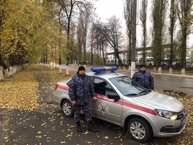 Семилукские росгвардейцы помогли не остаться местному жителю без колёс