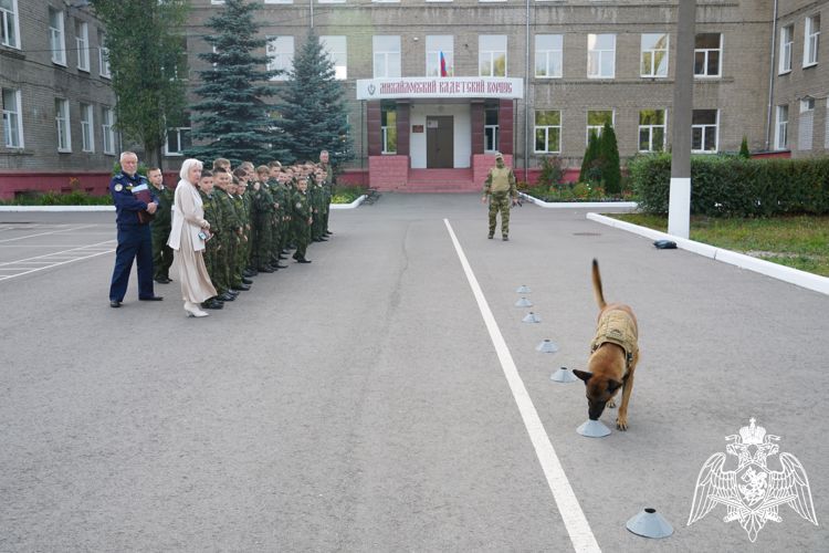 В Воронеже в Михайловском кадетском корпусе сотрудники Росгвардии провели антинаркотический урок