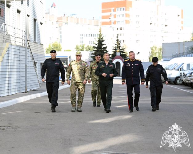 КОМАНДУЮЩИЙ ЦЕНТРАЛЬНЫМ ОКРУГОМ РОСГВАРДИИ ПРОИНСПЕКТИРОВАЛ ПОДРАЗДЕЛЕНИЯ ВЕДОМСТВА В ВОРОНЕЖСКОЙ ОБЛАСТИ