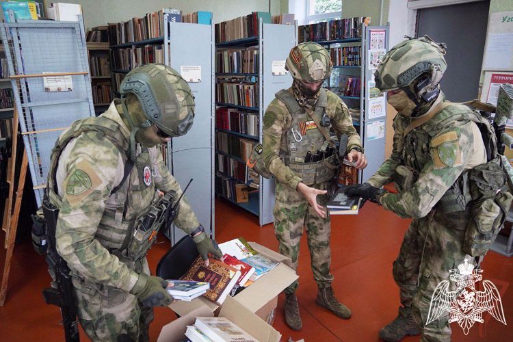 ПОРЯДКА 150 ЭКСТРЕМИСТСКИХ ПЕЧАТНЫХ ИЗДАНИЙ ОБНАРУЖИЛИ РОСГВАРДЕЙЦЫ В ДНР