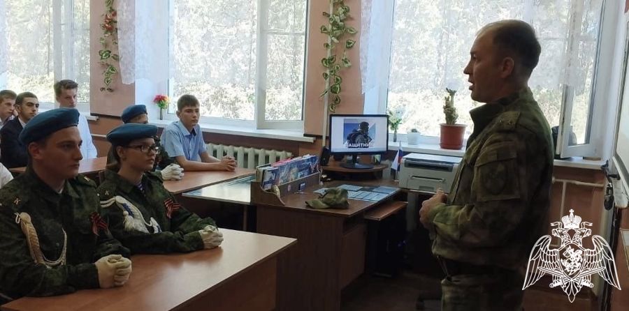 Единый урок антитеррора и противодействия экстремизму провели военнослужащие Росгвардии в Воронеже   