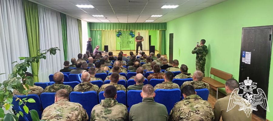 В честь Дня СОБР для Воронежских офицеров, находящийся в командировке, организовали патриотический концерт