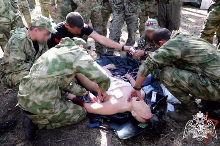 ЗАНЯТИЯ С РОСГВАРДЕЙЦАМИ ПО ТАКТИЧЕСКОЙ МЕДИЦИНЕ ПРОШЛИ В ЛНР