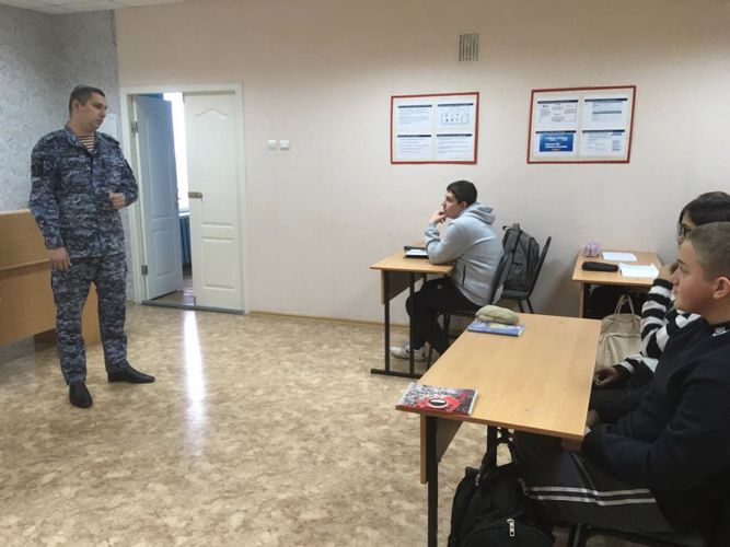 Сотрудники Росгвардии провели тематическую беседу для подрастающего поколения в Воронежской области