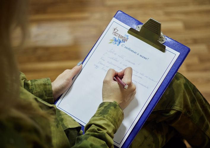 В Воронеже росгвардейцы написали письма «С любовью к маме» в преддверии праздника Дня Матери