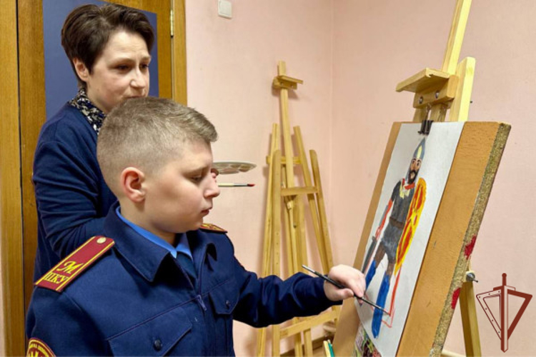 КАДЕТЫ РОСГВАРДИИ – ДЕТИ УЧАСТНИКОВ СВО ПОД РУКОВОДСТВОМ ИЗВЕСТНОГО ХУДОЖНИКА НАРИСОВАЛИ РУССКОГО ВИТЯЗЯ