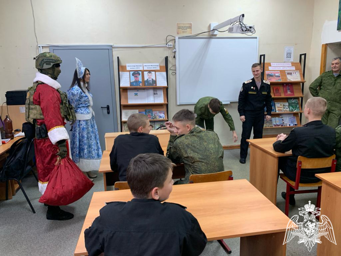 В Воронеже стартовала Всероссийская акция Росгвардии «Дед Мороз специального назначения»