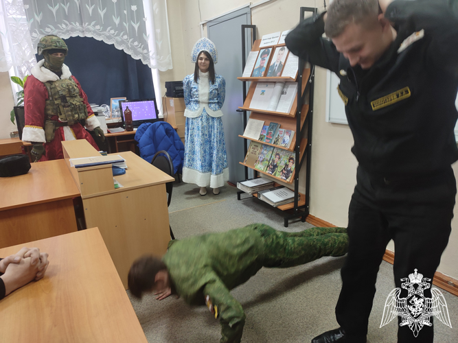 В Воронеже стартовала Всероссийская акция Росгвардии «Дед Мороз специального назначения»