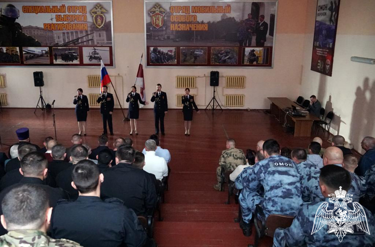 В День образования ОМОН и ОМОН (на транспорте) в Воронеже отличившихся сотрудников спецподразделений отметили медалями, почетными грамотами и благодарностями