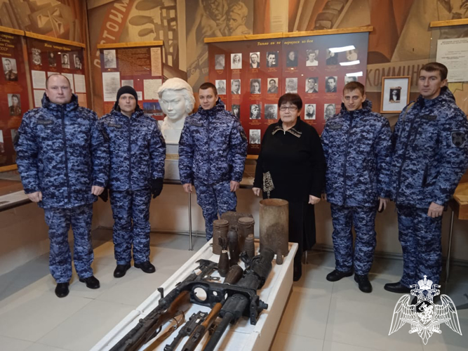 В Воронежской области росгвардейцы продолжают акцию «Блокадной вечности страницы»