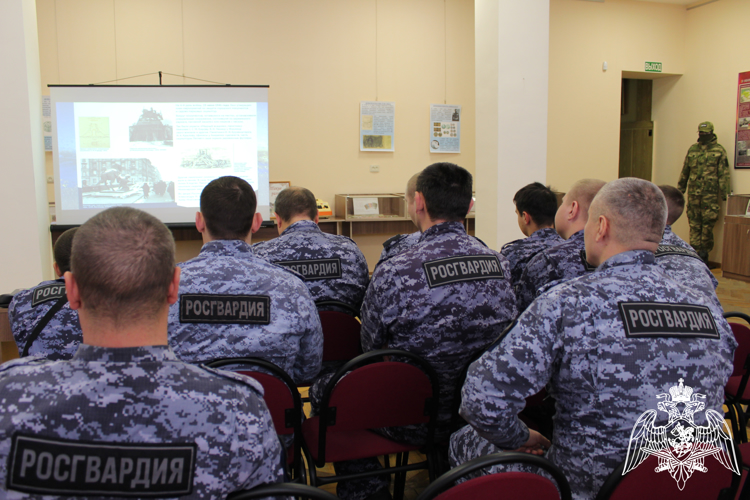 Росгвардейцы в Воронежской области посетили тематический вечер в краеведческом музее