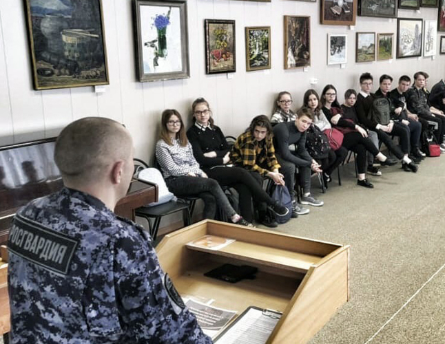 УРОКИ ПРОФОРИЕНТАЦИИ ПРОВОДЯТ РОСГВАРДЕЙЦЫ В ВОРОНЕЖСКОЙ ОБЛАСТИ