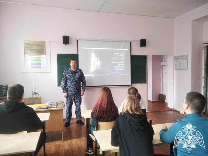 «Неделя Мужества» в Воронеже: Росгвардейцы рассказывают подрастающему поколению о чести и мужестве