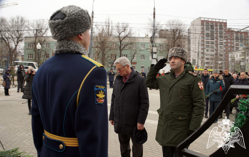 Отдать дань памяти погибшим в военных конфликтах за пределами Отечества прибыли представители территориального Управления Росгвардии