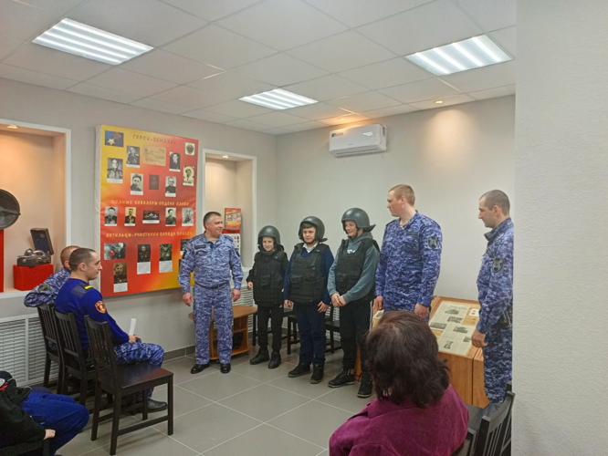 В рамках акции «Неделя мужества»  познакомили подрастающее поколение с мужской профессией