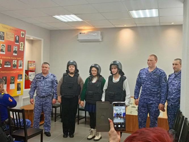 В рамках акции «Неделя мужества»  познакомили подрастающее поколение с мужской профессией