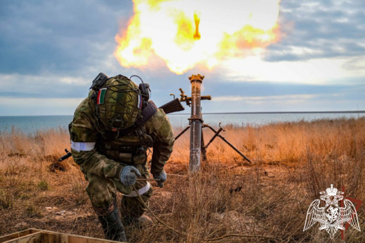ВОЕННОСЛУЖАЩИЕ РОСГВАРДИИ СОВЕРШЕНСТВУЮТ ПРАКТИЧЕСКИЕ НАВЫКИ ПО СТРЕЛЬБЕ ИЗ АРТИЛЛЕРИЙСКОГО ВООРУЖЕНИЯ В ХЕРСОНСКОЙ ОБЛАСТИ