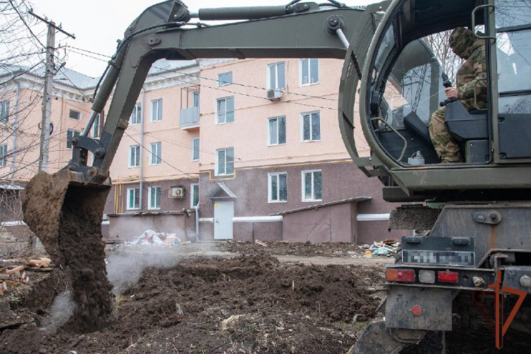 ИНЖЕНЕРЫ РОСГВАРДИИ ПОМОГЛИ  ОТОПЛЕНИЕ НА НЕСКОЛЬКИХ УЛИЦАХ МАРИУПОЛЯ 