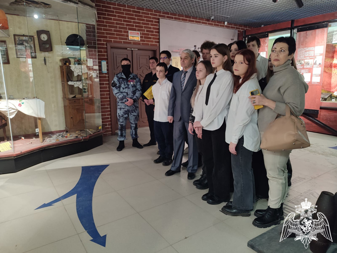 В канун Дня защитника Отечества росгвардейцы в Воронеже провели для старшеклассников профориентационные мероприятия 