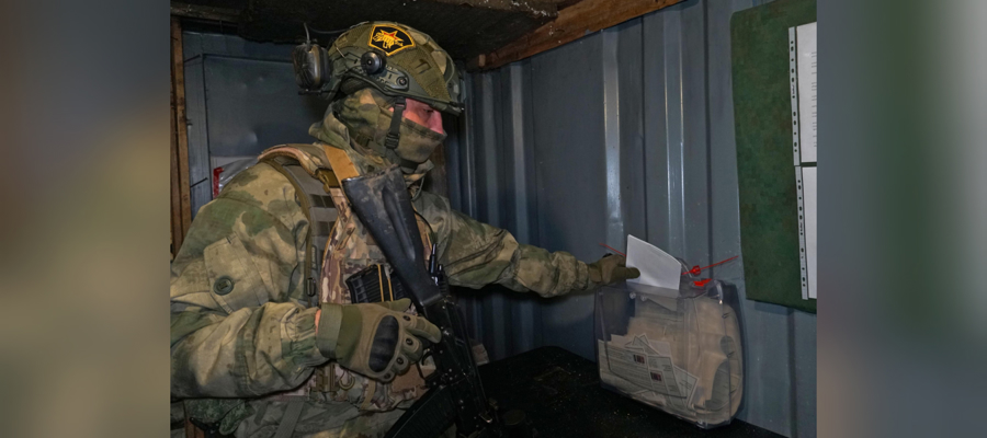РОСГВАРДЕЙЦЫ В РАЙОНАХ ПРОВЕДЕНИЯ СВО ДОСРОЧНО ПРОГОЛОСОВАЛИ НА ВЫБОРАХ ГЛАВЫ ГОСУДАРСТВА 
