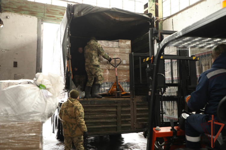 ВЕТЕРАНЫ РОСГВАРДИИ ДОСТАВИЛИ ПАРТИЮ ГУМАНИТАРНОГО ГРУЗА В РАЙОНЫ ПРОВЕДЕНИЯ СВО