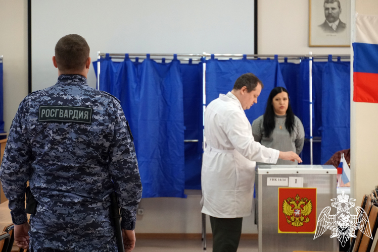В Воронеже Росгвардия приняла участие в обеспечении общественной безопасности во время выборов Президента Российской Федераци