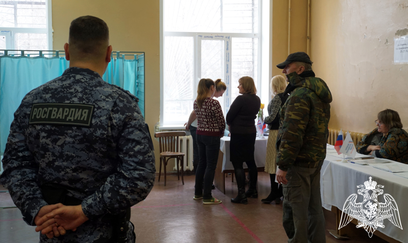 В Воронеже Росгвардия приняла участие в обеспечении общественной безопасности во время выборов Президента Российской Федераци