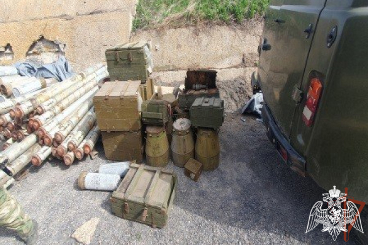 РАЗВЕДЧИКИ РОСГВАРДИИ ОБНАРУЖИЛИ В ДНР ПОЛЕВОЙ СКЛАД С БОЕПРИПАСАМИ ОБЩИМ ТРОТИЛОВЫМ ЭКВИВАЛЕНТОМ ОКОЛО 3 ТОНН