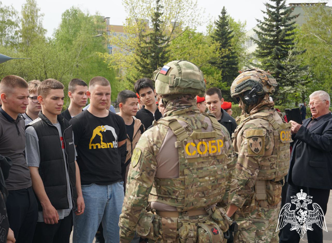 Ежегодную патриотическую акцию «День Призывника» провели росгвардейцы в Воронеже