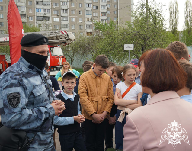 Ежегодную патриотическую акцию «День Призывника» провели росгвардейцы в Воронеже