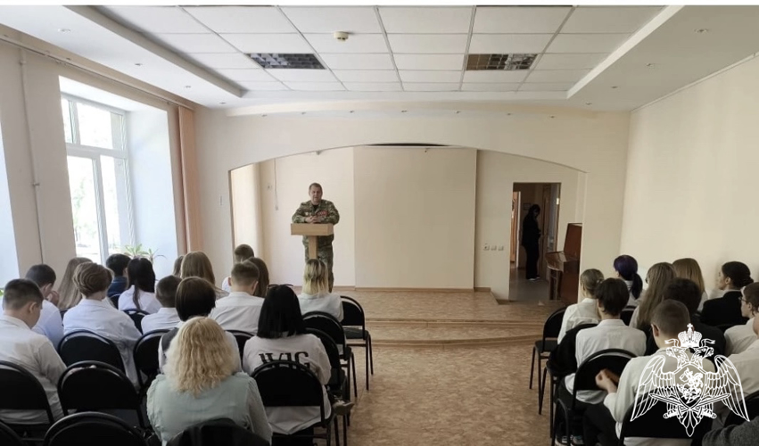 В преддверии Дня Победы Росгвардейцы проводят Уроки Мужества для школьников Воронежской области 
