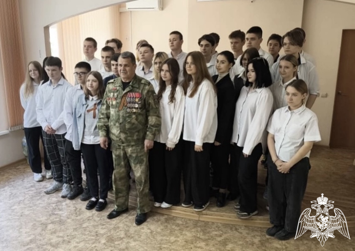 В преддверии Дня Победы Росгвардейцы проводят Уроки Мужества для школьников Воронежской области 