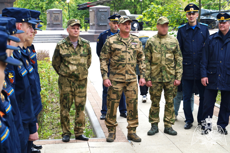 В Воронеже росгвардейцы приняли участие во Всероссийской акции «Сад – Связь поколений»