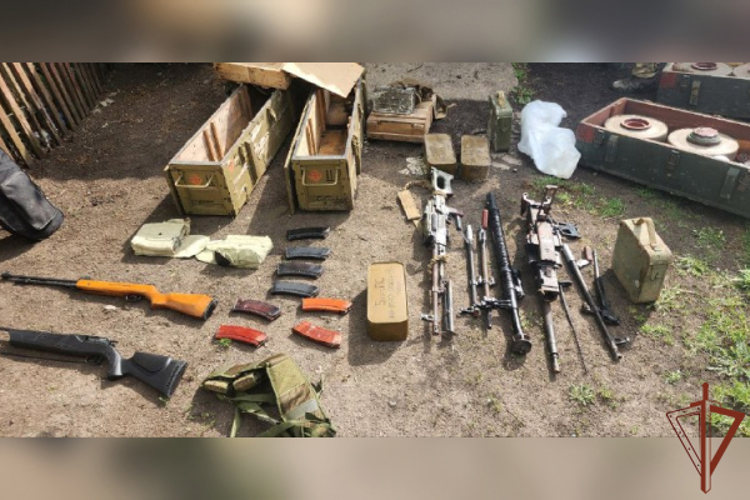 РОСГВАРДЕЙЦЫ ОБНАРУЖИЛИ ТАЙНИКИ С БОЛЬШИМ КОЛИЧЕСТВОМ БОЕПРИПАСОВ И ВЗРЫВЧАТКИ В ДНР 