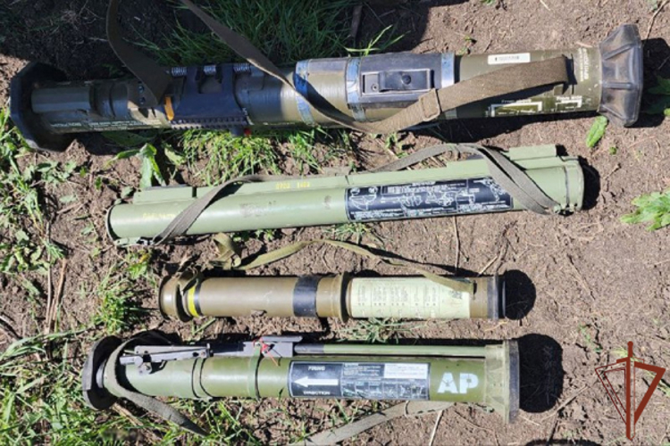 РОСГВАРДЕЙЦЫ ПО ИНФОРМАЦИИ ВОЕННОЙ КОНТРРАЗВЕДКИ ОБНАРУЖИЛИ ПОЛЕВОЙ СКЛАД С ВОЕННЫМИ ПОСТАВКАМИ СТРАН НАТО В ДНР