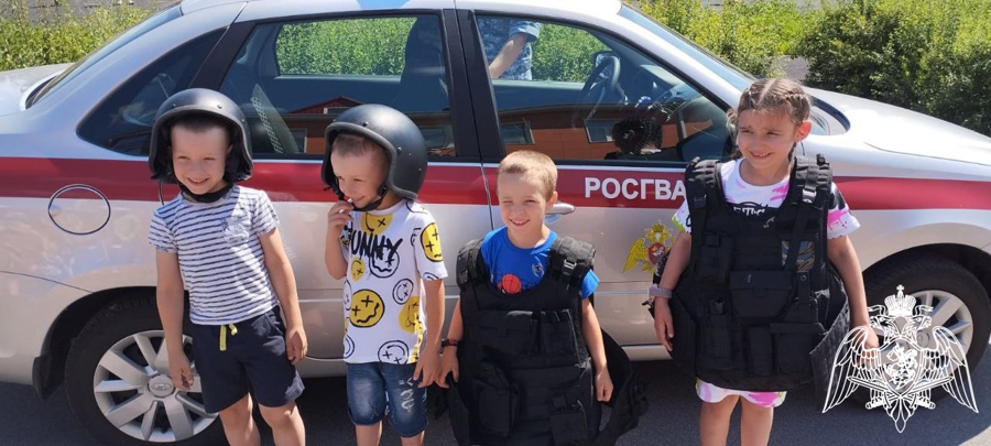 Полосу препятствий от росгвардейцев в рамках ведомственной акции «Каникулы с Росгвардией» прошли дети Воронежской области  