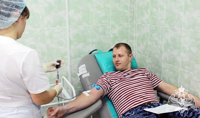 Более 25 росгвардейцев в Воронеже присоединились к движению добрых дел - сдали донорскую кровь
