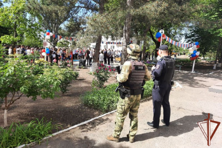 ОКОЛО 6 ТЫСЯЧ РОСГВАРДЕЙЦЕВ ПРИНЯЛИ УЧАСТИЕ В ОБЕСПЕЧЕНИИ ОБЩЕСТВЕННОГО ПОРЯДКА И БЕЗОПАСНОСТИ В ДЕНЬ РОССИИ