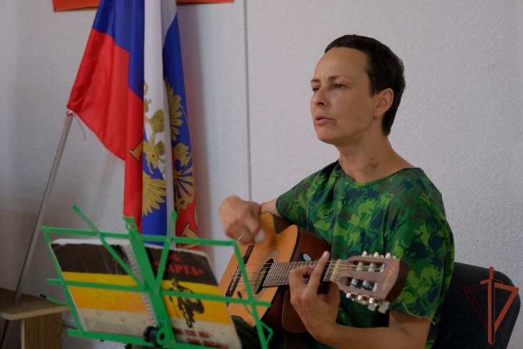   ЮЛИЯ ЧИЧЕРИНА ВЫСТУПИЛА ДЛЯ РОСГВАРДЕЙЦЕВ В ДНР