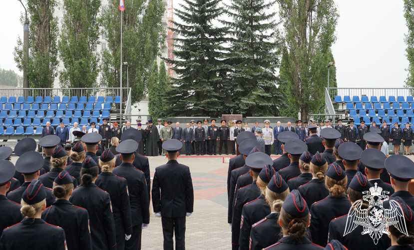 Начальник Главного управления вневедомственной охраны Росгвардии генерал-лейтенант полиции Александр Грищенко поздравил выпускников Воронежского института МВД России с окончанием вуза