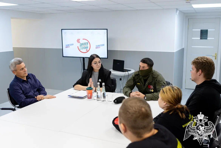 Блиц – интервью с бойцом ОМОН «Центр» прошло в Воронеже в рамках всероссийского проекта "Диалоги с героями"