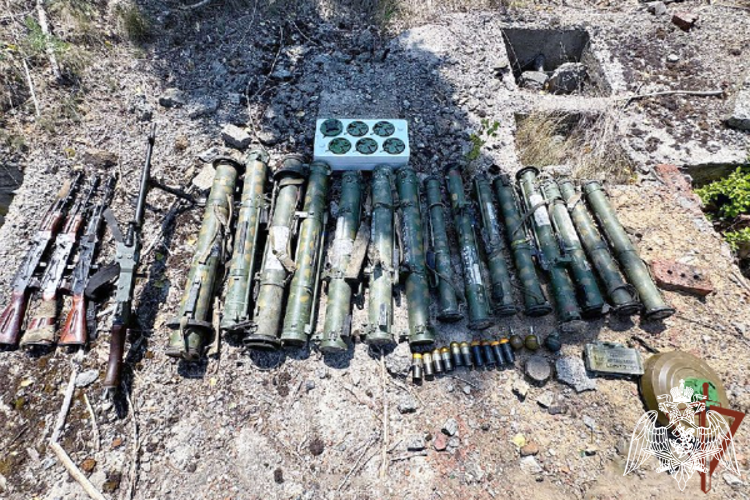 РАЗВЕДЧИКИ РОСГВАРДИИ ОБНАРУЖИЛИ В ДНР ПОЛЕВОЙ СКЛАД ВСУ С ВООРУЖЕНИЕМ ЗАПАДНОГО ПРОИЗВОДСТВА