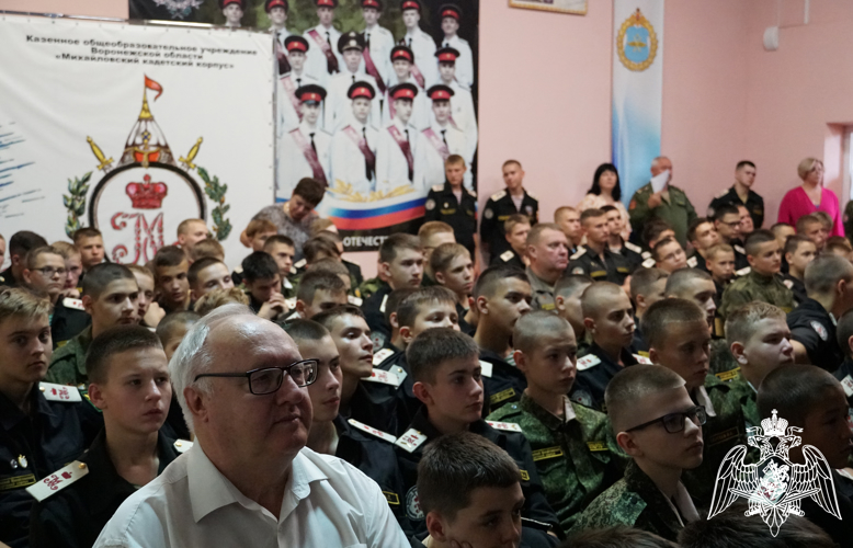   ОФИЦЕРЫ РОСГВАРДИИ ПРОВЕЛИ УРОК БЕЗОПАСНОСТИ ДЛЯ ВОСПИТАННИКОВ МИХАЙЛОВСКОГО КАДЕТСКОГО КОРПУСА