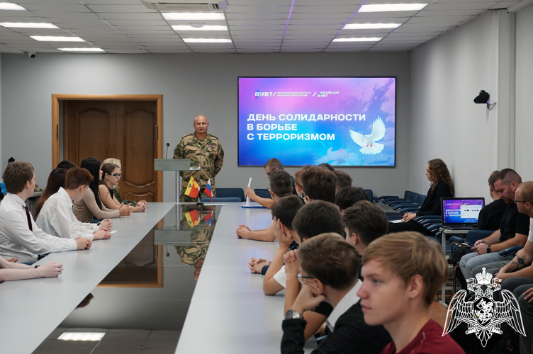 Профилактическое занятие для студентов провели росгвардейцы в Воронеже в день солидарности в борьбе с терроризмом