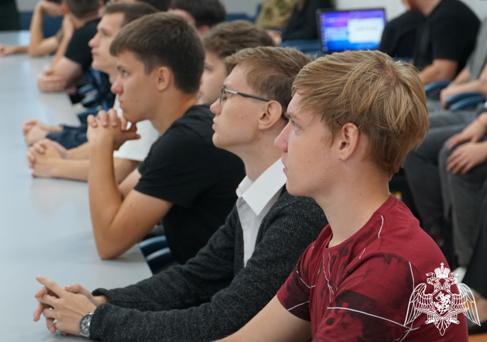 Профилактическое занятие для студентов провели росгвардейцы в Воронеже в день солидарности в борьбе с терроризмом