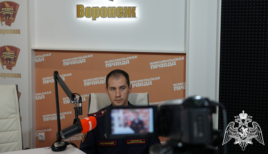 ОФИЦЕР РОСГВАРДИИ РАССКАЗАЛ ЖИТЕЛЯМ ВОРОНЕЖСКОЙ ОБЛАСТИ О ВОЗМОЖНОСТИ ПЕРЕДАЧИ ГРАЖДАНСКОГО ОРУЖИЯ В ЗОНУ ПРОВЕДЕНИЯ СПЕЦИАЛЬНОЙ ВОЕННОЙ ОПЕРАЦИИ