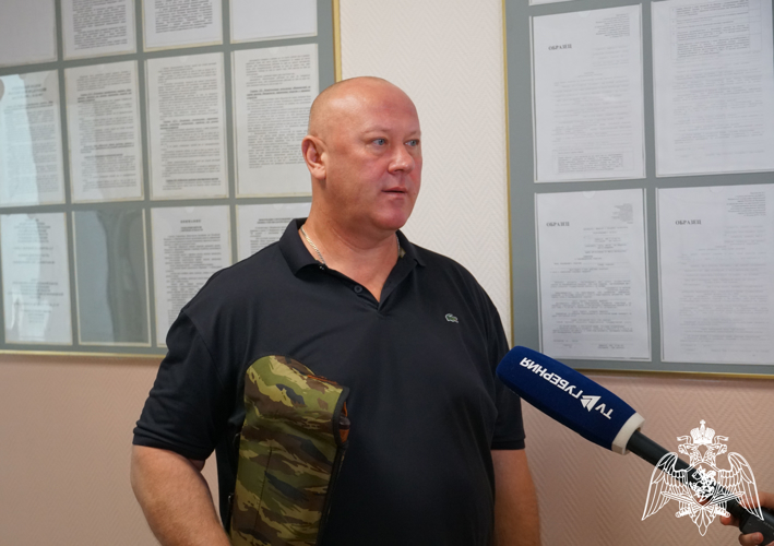 РОСГВАРДЕЙЦЫ ПОМОГЛИ ЖИТЕЛЯМ ВОРОНЕЖСКОЙ ОБЛАСТИ ПЕРЕДАТЬ ОРУЖИЕ НА СВО