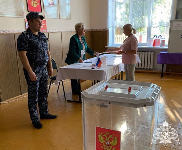 Росгвардия охраняет общественный порядок в рамках Единого дня голосования в Воронежской области