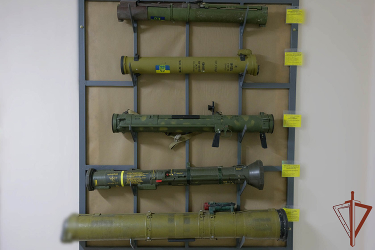 РОСГВАРДЕЙЦЫ В ДНР ПОПОЛНИЛИ ЭКСПОЗИЦИЮ ВОЕННО-ПОЛЕВОГО МУЗЕЯ НОВЫМИ ТРОФЕЯМИ